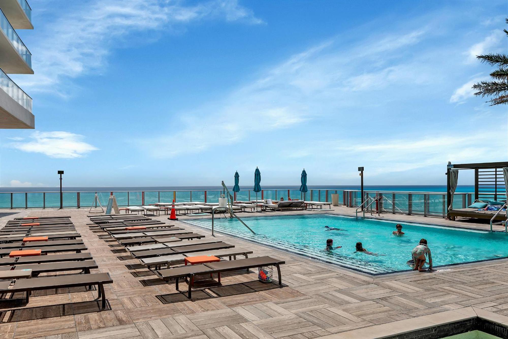 203-1Br/1Ba At The Beach Gem! Lux Amenities! Hollywood Esterno foto